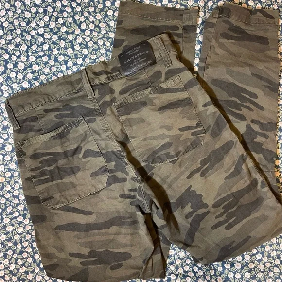 Lucky Brand Camo Cargo Pants 25 - Picture 6 of 8